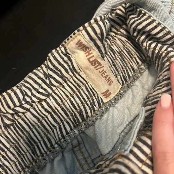 Shorts - Picture 3 of 3